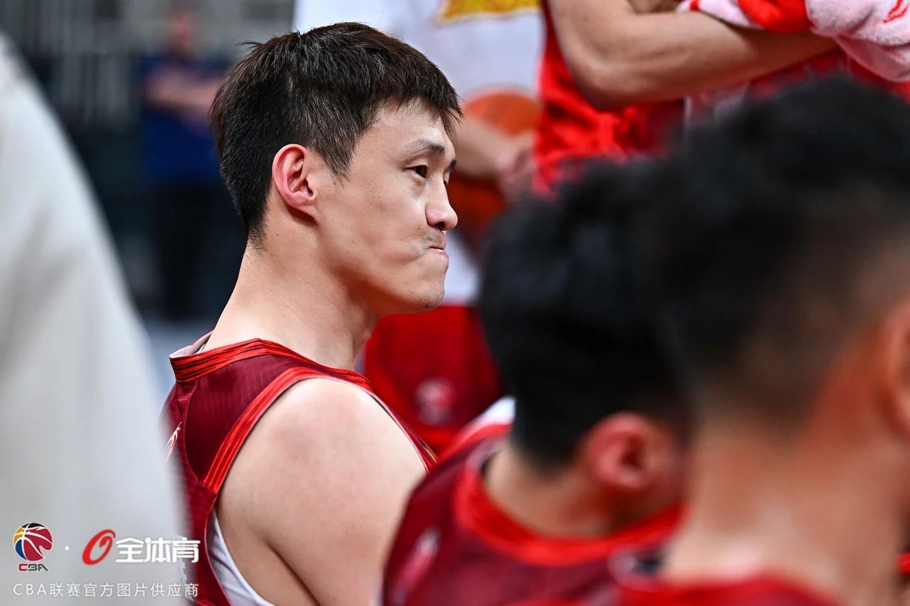 qy球友会关于深圳男篮发布备战花絮，清晨伤情更新，法国杯任务艰巨，年轻球员得到机会的信息